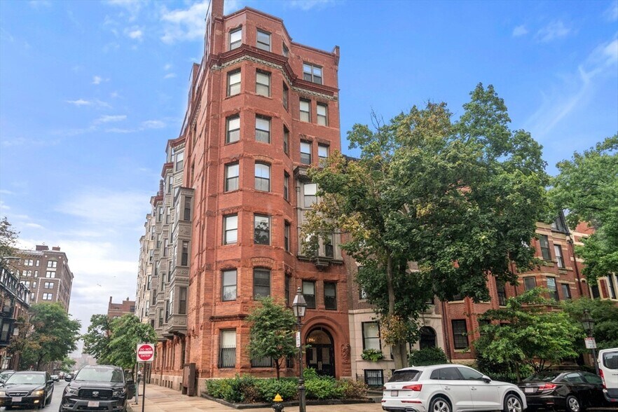 Building Photo - 347 Marlborough St