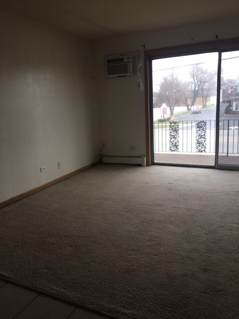 Living room - 5450 W 127th St