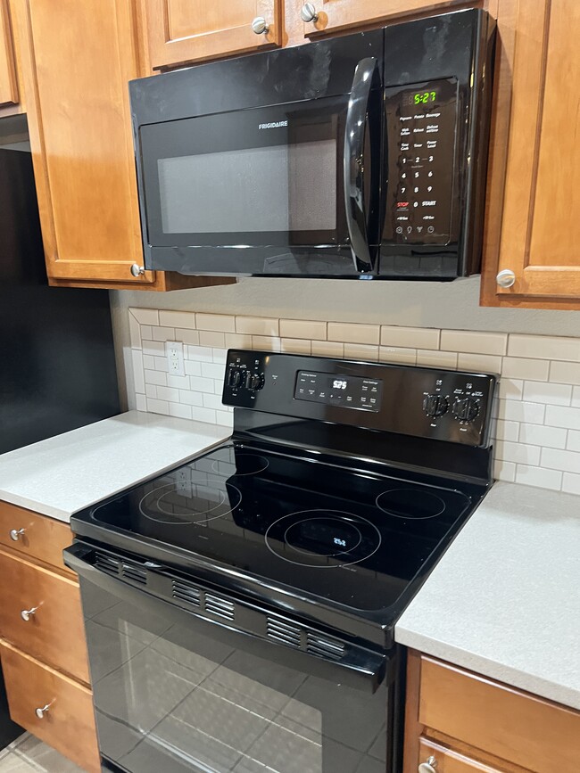 new appliances - 2302 Owens Ave