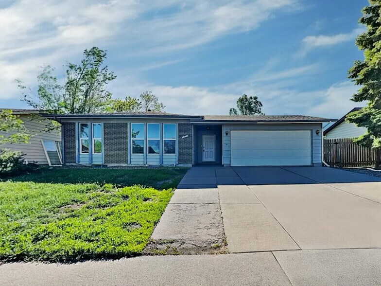 Primary Photo - 5437 Crystal St