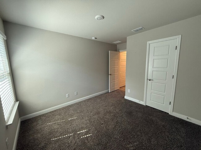 Building Photo - 701 Trinity Pk Trl
