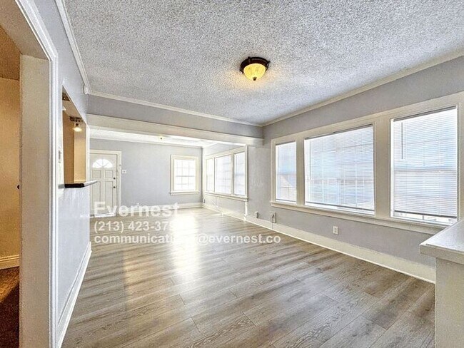 Building Photo - Charming 2-Bedroom Home with Garage and Ba...