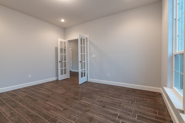 Building Photo - 1431 Water Way Dr