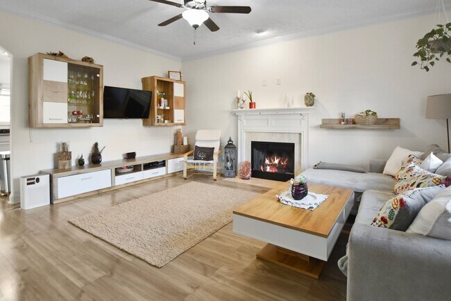 Building Photo - Pet Friendly Three Bedroom with Bonus!