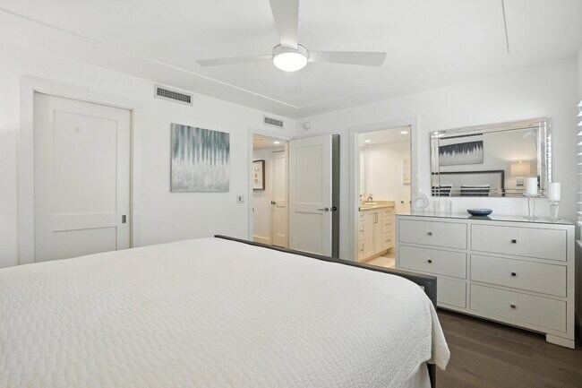 Building Photo - 9517 Gulf Shore Dr