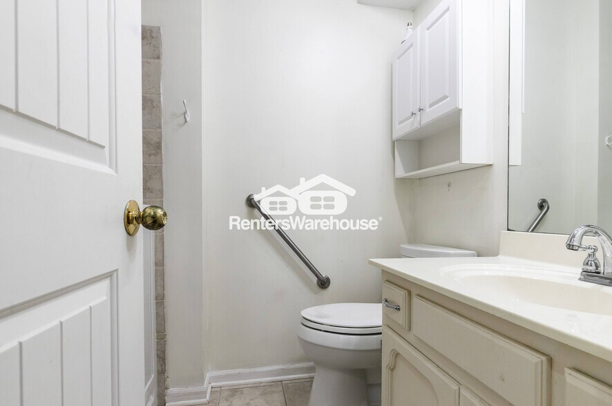Building Photo - 2707 NE 67th Pl
