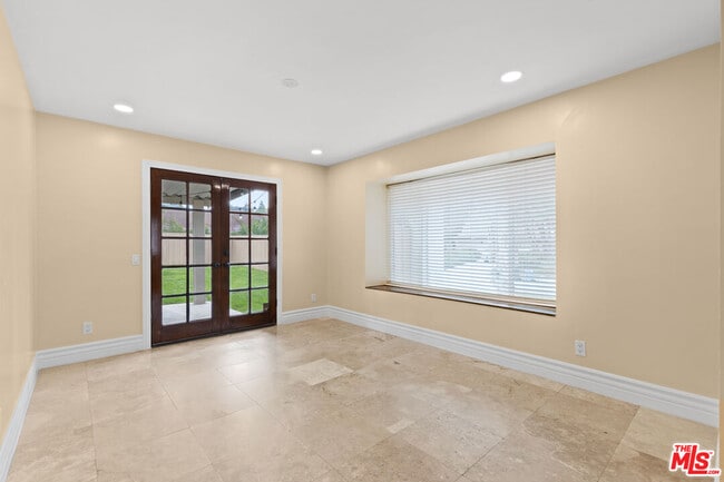 Building Photo - 26952 Garret Dr