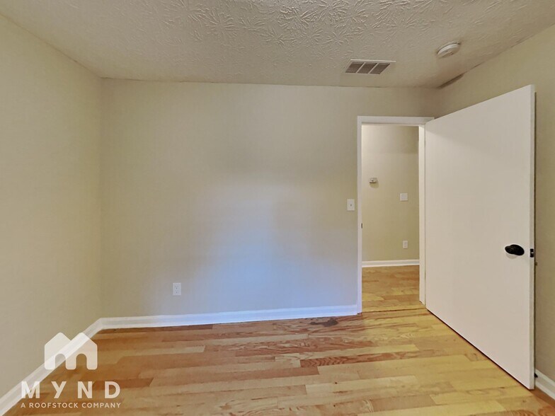 Building Photo - 2805 Varlet Ct SW