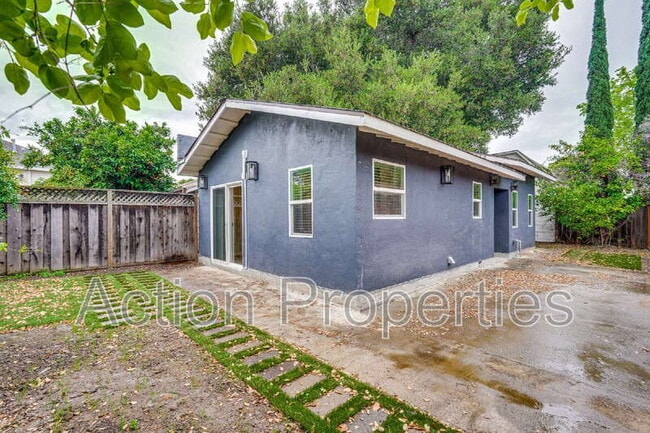 Building Photo - 681 S 13th St