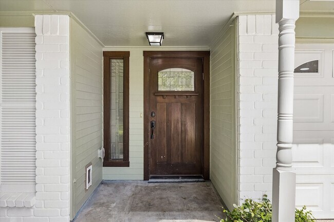 Building Photo - 9214 Grandview Park Dr