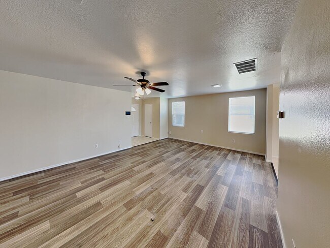 Building Photo - BEAUTIFUL HOME IN BURLESON ISD!