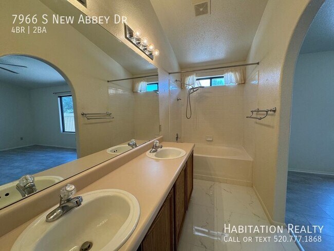 Building Photo - 7966 S New Abbey Dr