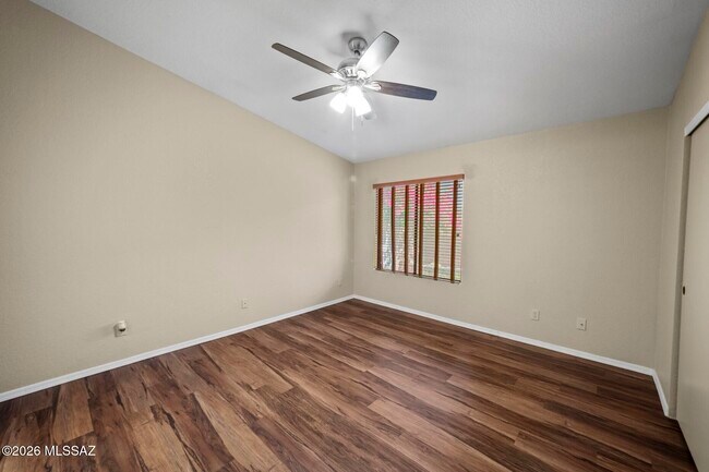 Building Photo - 3067 W Country Hill Dr