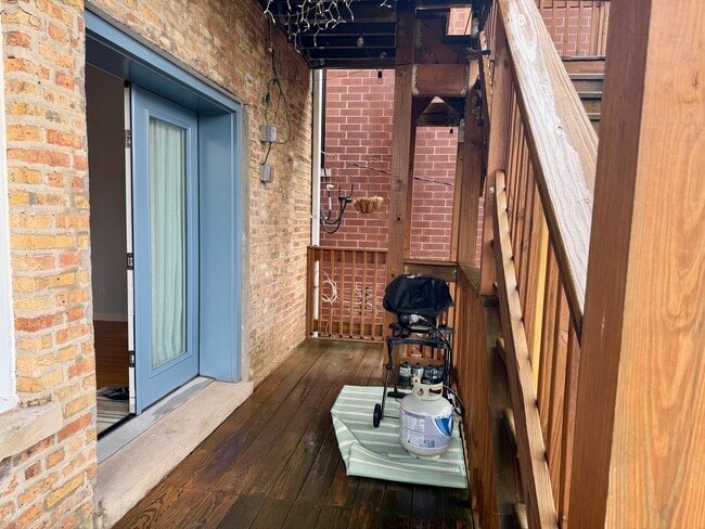 Building Photo - 1350 N Leavitt St