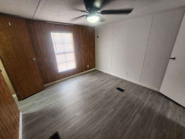 Building Photo - 3 Bedroom, 2 Bathroom Rental NOW Available!
