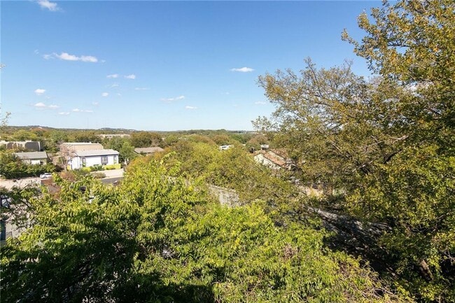 Building Photo - 2200 Trailside Dr
