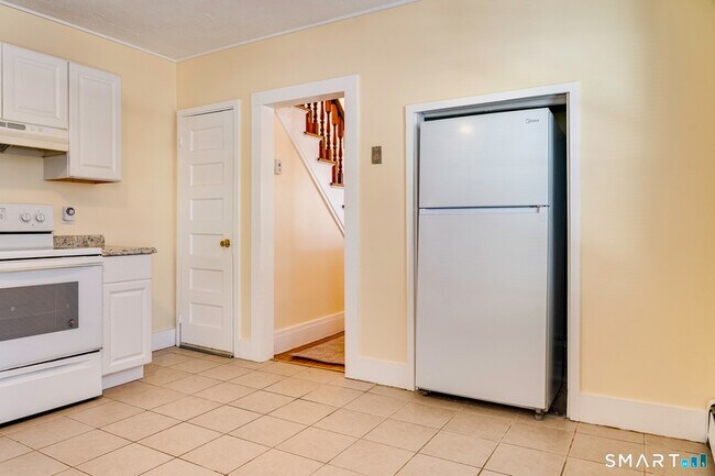Building Photo - 303 Millville Ave