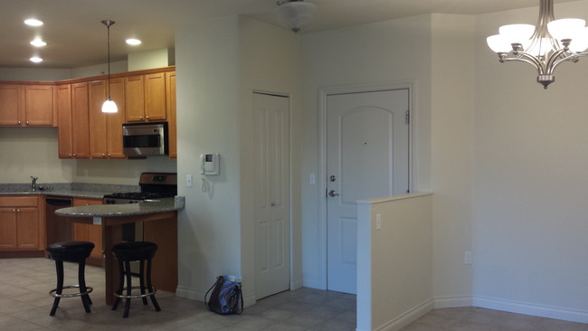 Entry Closet/Dining Room - 6930 Meadow St