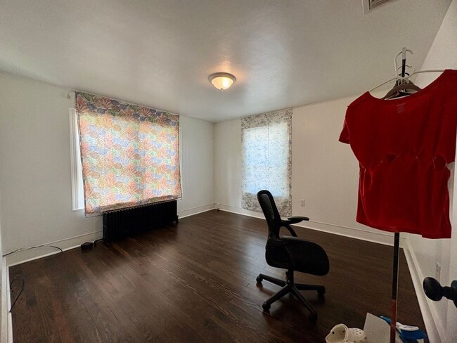 Building Photo - 2 Bedroom 1 Bathroom in Lebanon!