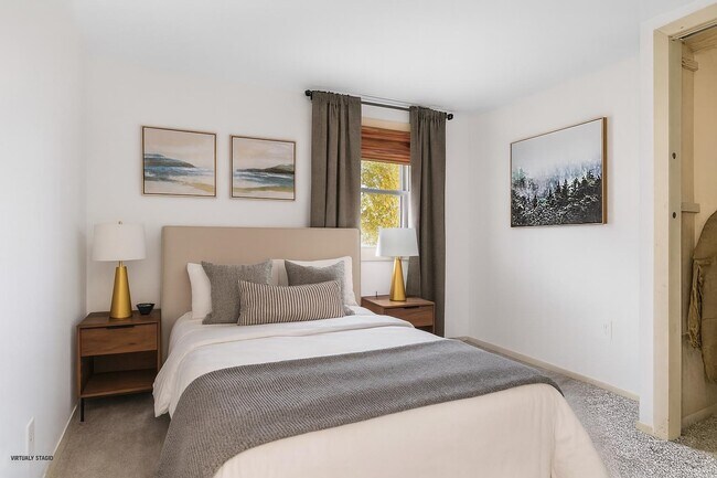 Building Photo - 689 2nd St