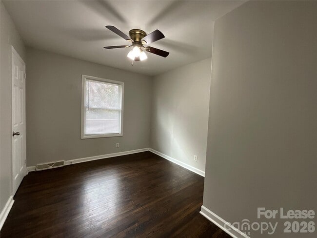 Building Photo - 1624 Eastway Dr