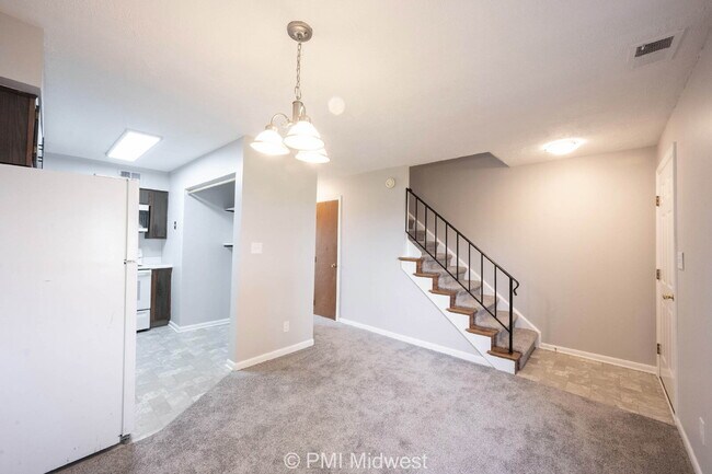 Building Photo - "Charming 2-Bed Townhouse Retreat on Progr...