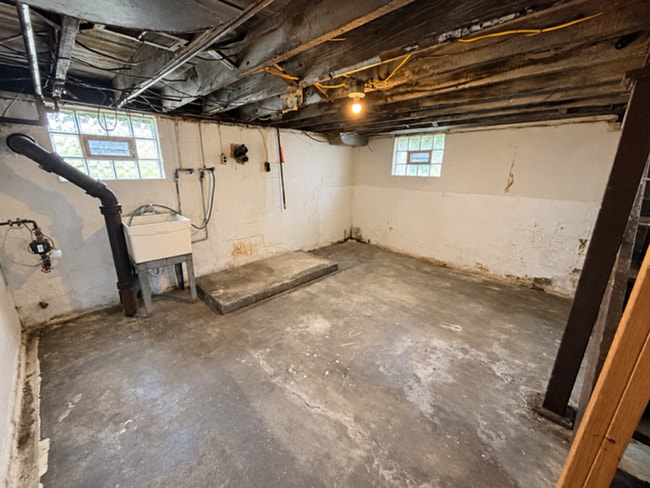 Building Photo - 616 Farnsworth Ave