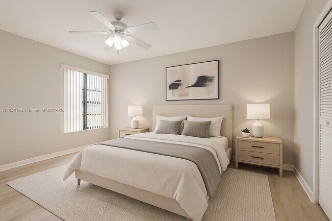 Building Photo - 16742 Royal Poinciana Dr