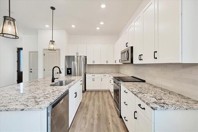 Building Photo - 133 Monterey Oak Trl