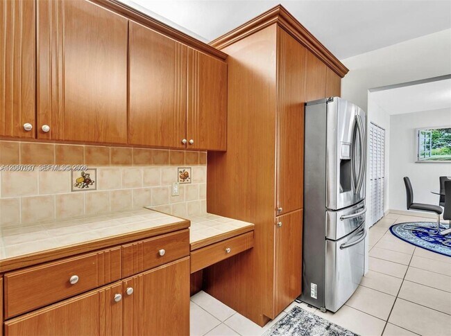 Building Photo - 3140 S Ocean Dr