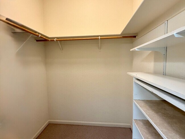 Building Photo - Welcome to this beautiful 3 bedroom, 2.5 bathroom home located in Cotati!