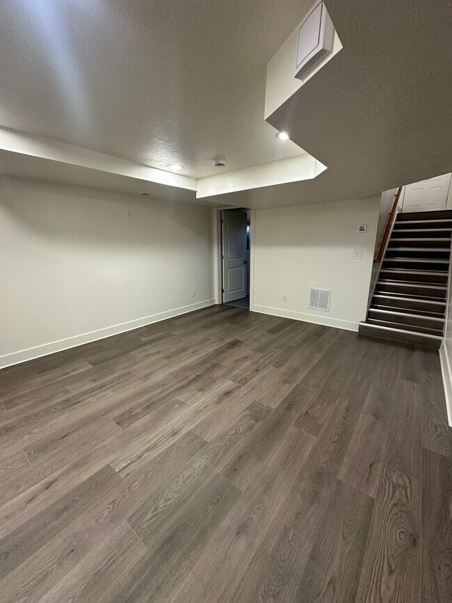 Building Photo - Deposit Moves You In! Modern 4-Bedroom Hom...
