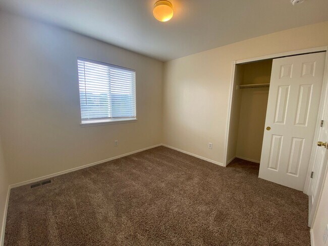 Building Photo - 3 Bedroom 2 Story in Millers Crossing