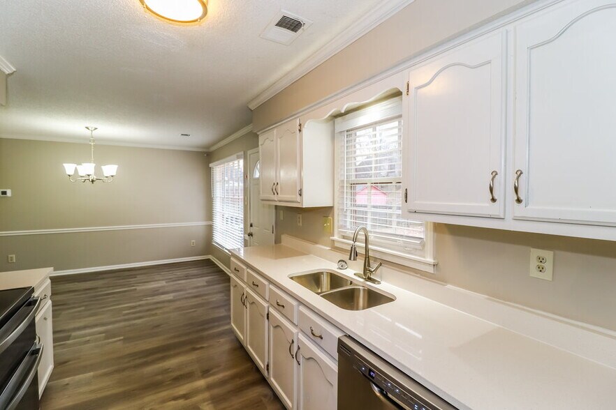 Building Photo - 329 Locust Grove Dr