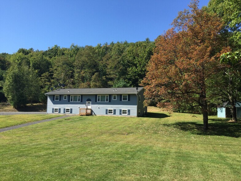 Building Photo - 897 Jefferson Hill Rd