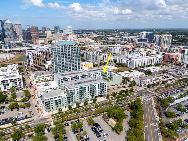 Building Photo - "Experience Urban Elegance: Spacious 2BR/2BA Condo in the Heart of Tampa!"