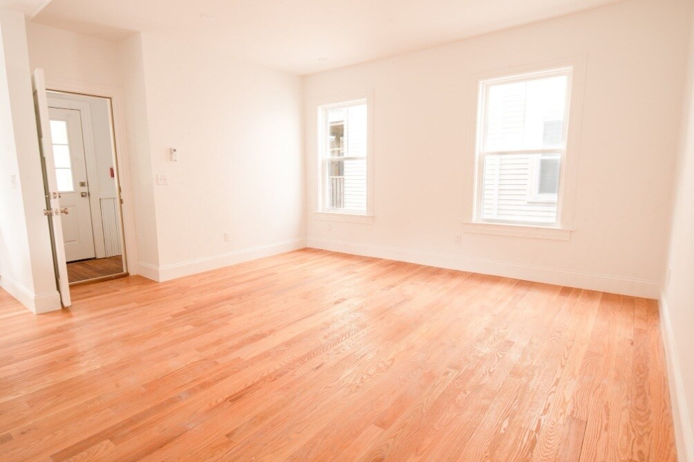 Building Photo - 8 Brookside Ave