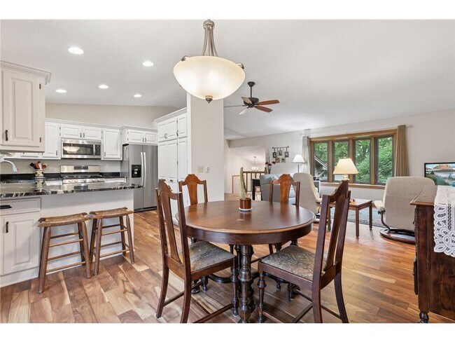 Building Photo - 796 Sunset Dr