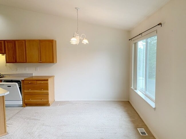 Building Photo - East Anchorage Townhouse with Yard, Garage, and W/D In unit! Close to JBER!