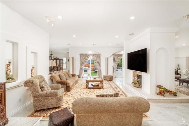 Building Photo - 5206 Topeka Dr