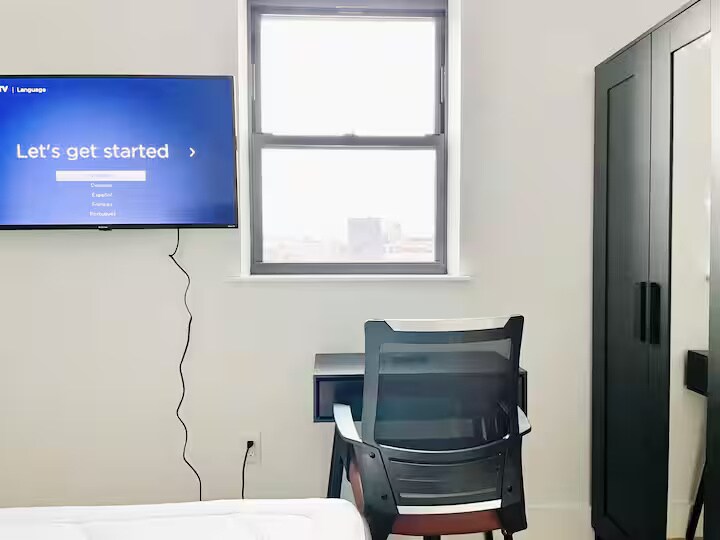 Building Photo - Furnished room/NOT APARTMENT