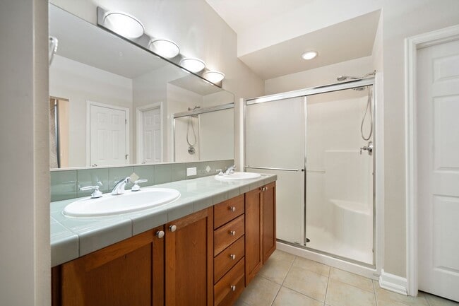Building Photo - 6610 NE Rosebay Dr