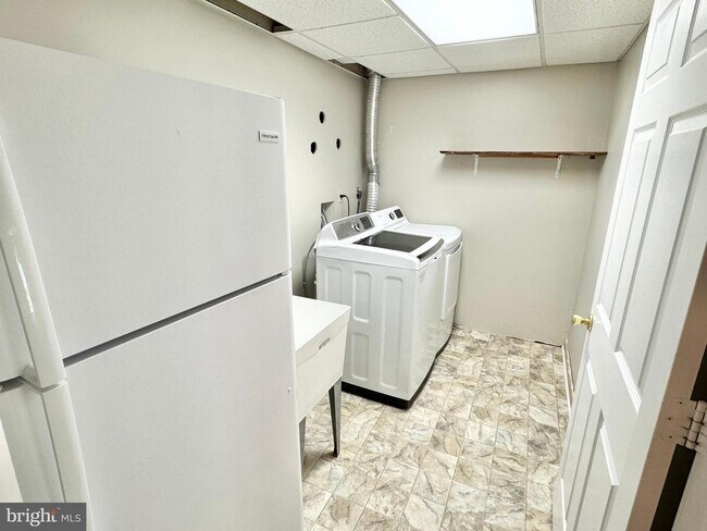 Building Photo - 16 Westchester Ct