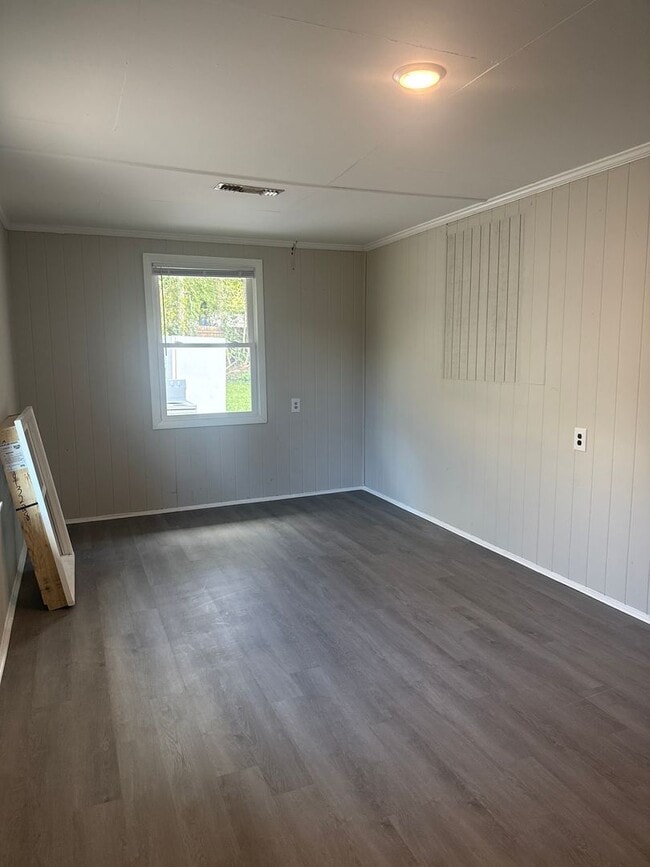 Building Photo - Two Bedroom One Bath