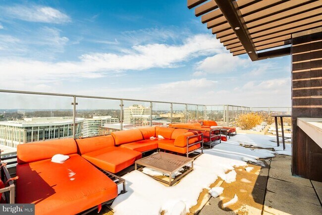 Building Photo - 851 N Glebe Rd