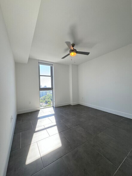 MASTER BEDROOM - 119 NE 20th St