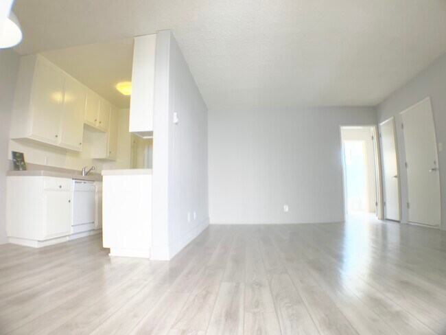 Building Photo - 1415 S Bundy Dr