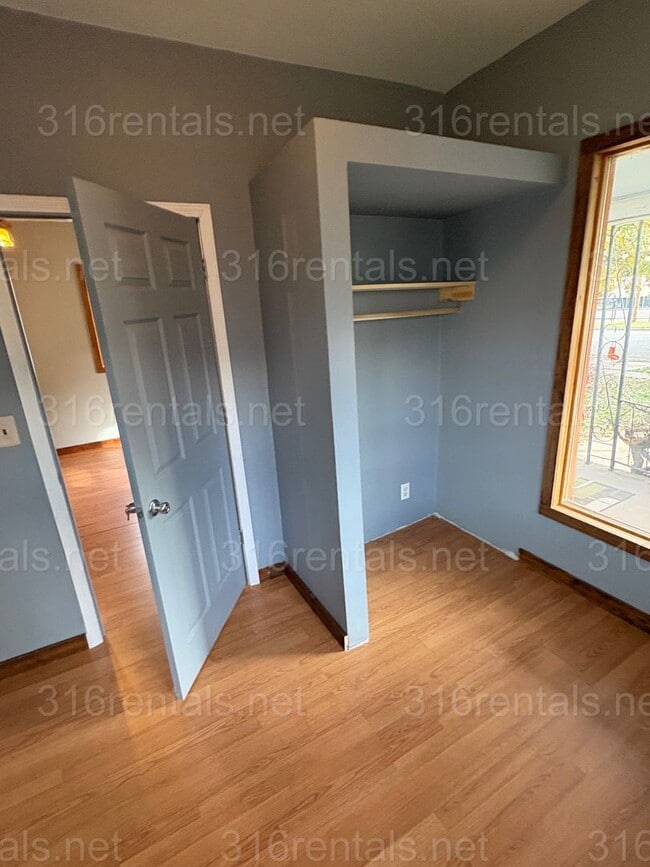 Building Photo - $1150 - 3 bed 1 bath - Single Family Home