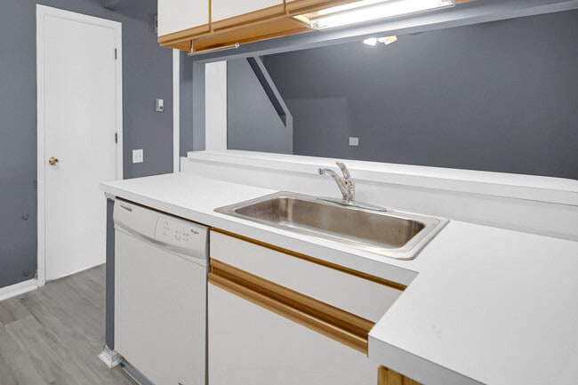 Building Photo - 439 Valley Forge Ct