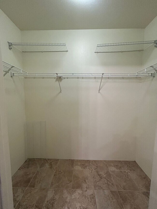 Building Photo - Bright & Airy 3-Bedroom Townhome in Ewa Be...